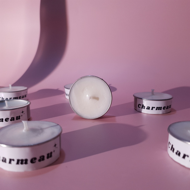 Cloudy Escape - Scented Candle Charmeau 
เทียนหอม กลิ่นลาเวนเดอ สี White Pearl